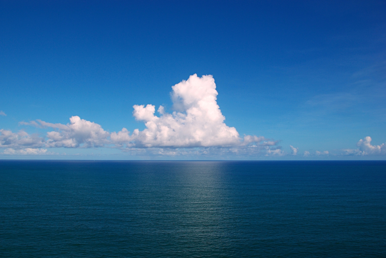 Clouds_over_the_Atlantic_Ocean.jpg